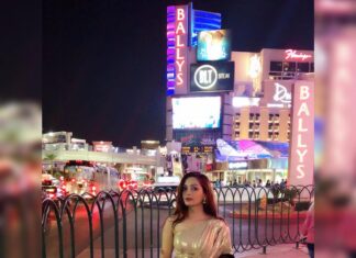 Pooja Salvi Instagram - Vegas it is!!!!😍😍 #partyready #vegasparty #vegasstrip #taonightclub #vegaslife #blingbling Las Vegas Strip
