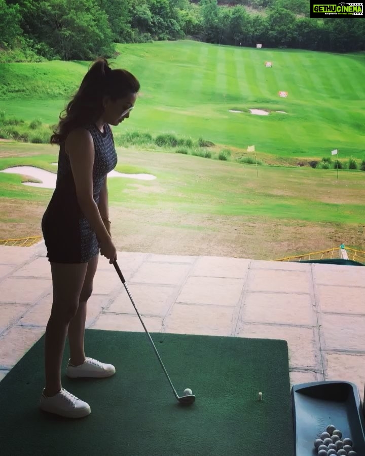 Pooja Salvi Instagram - Golf time! ⛳️🏌🏼♀️ #golfplay #golfswing Oxford Golf Resort