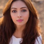 Pooja Salvi Instagram - Keep your face always toward the sunshine and shadows will fall behind u. 📷 @munjalgandhi