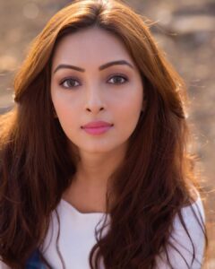 Pooja Salvi Instagram - Keep your face always toward the sunshine and shadows will fall behind u.
📷 @munjalgandhi