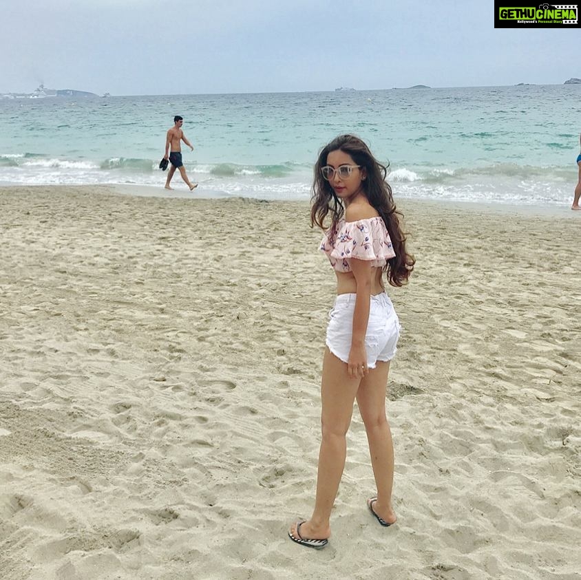 Pooja Salvi Instagram - #takemeback #beach #ibiza❤️ #europediaries Bora Bora Ibiza