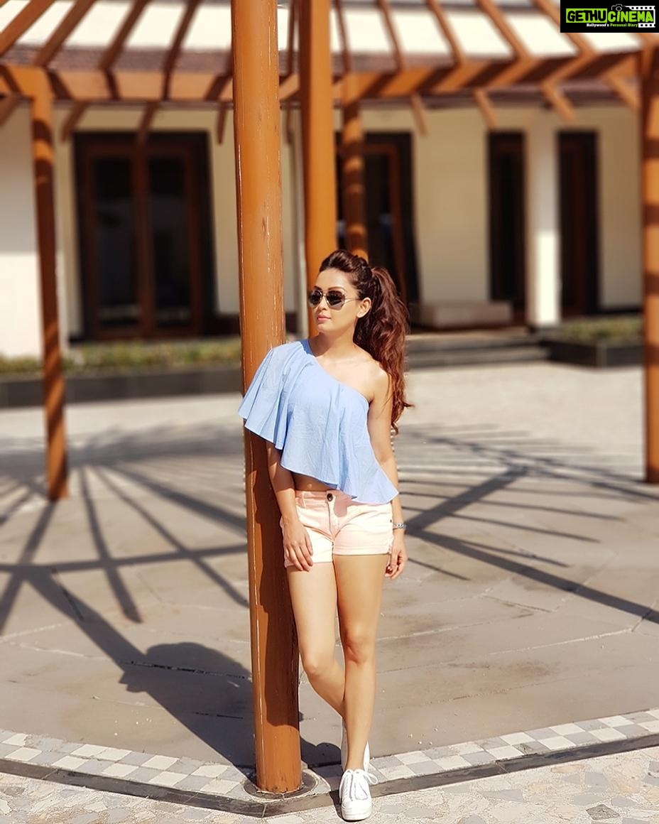 Pooja Salvi Instagram - Sometimes I pose, but sometimes I pose as posing. #lovetopose Radisson Blu Resort & Spa - Alibaug