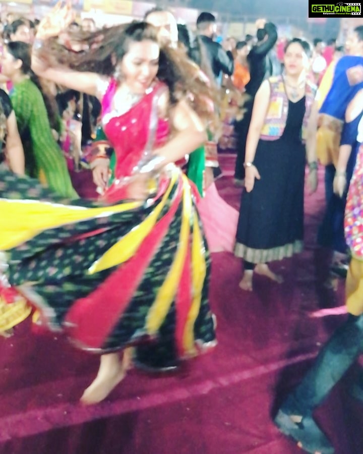 Pooja Salvi Instagram - My ghagra dancing on the tunes of Falguni Pathak💃💃. #falgunipathak #navratri2017❤️ #gujjurocks Late Shri Pramod Mahajan Sports Complex