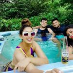 Pooja Salvi Instagram - Jacuzzi is all we need 🌤🕶👙 Nostravila