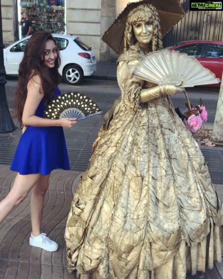 Pooja Salvi Instagram - Fun time with street artist. #europediaries La Rambla, Barcelona, España