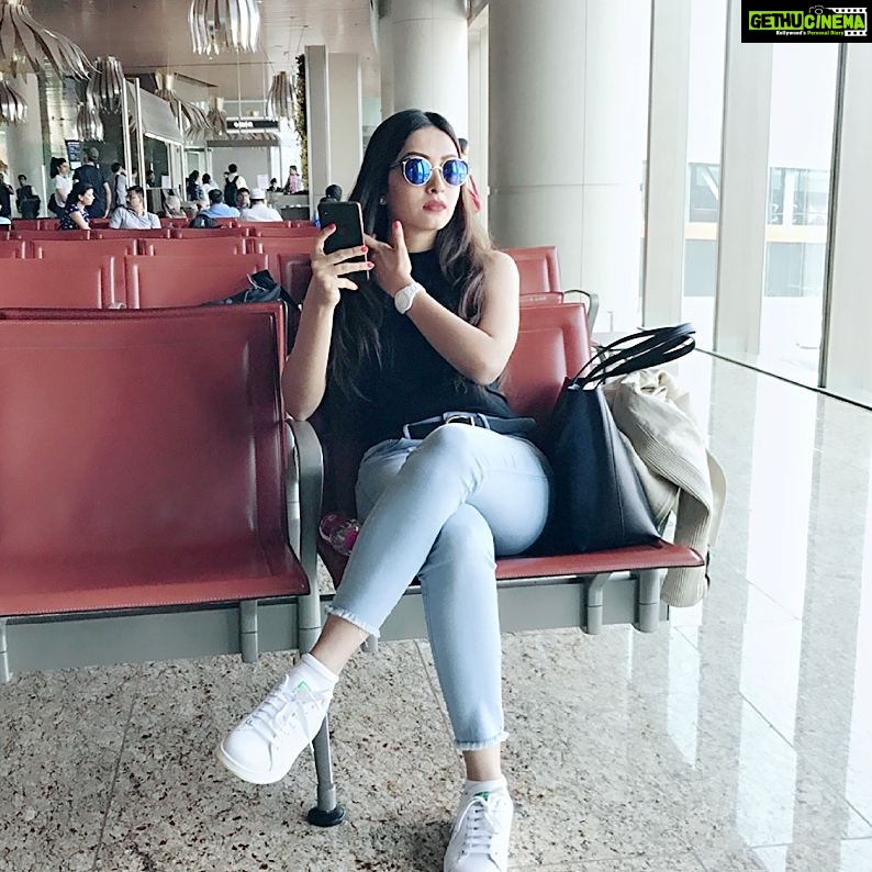 Pooja Salvi Instagram - #worktrip #hyderabad✈ Terminal 2, Mumbai International Airport