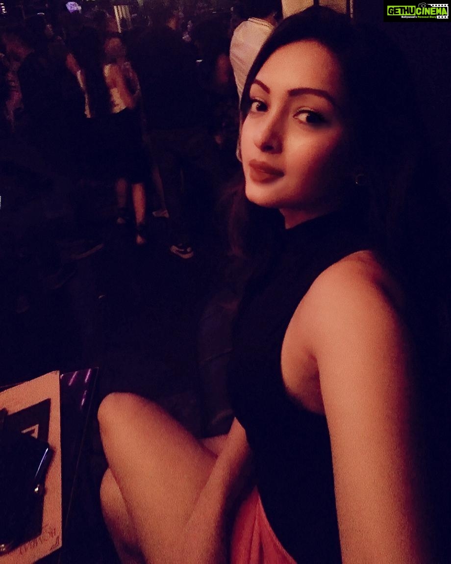 Pooja Salvi Instagram - Party mode on. #aboutlastnight #partyselfie Bombay Cocktail Bar