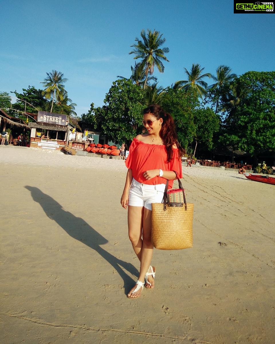 Pooja Salvi Instagram - 🌴🌅❤ #krabi #railaybeach #thailand
