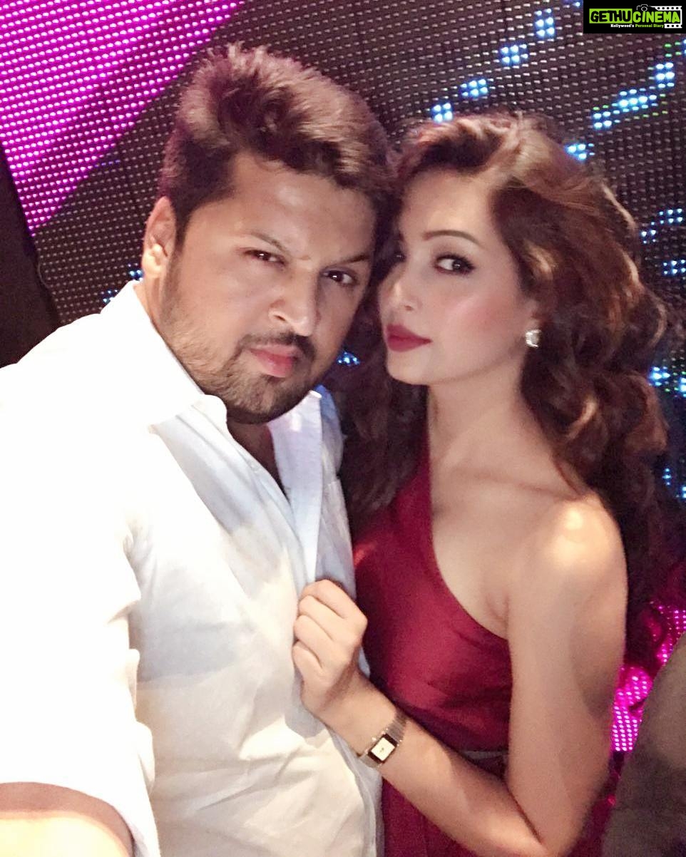 Pooja Salvi Instagram - #aboutlastnight #partytime #playboy Playboy Club Mumbai