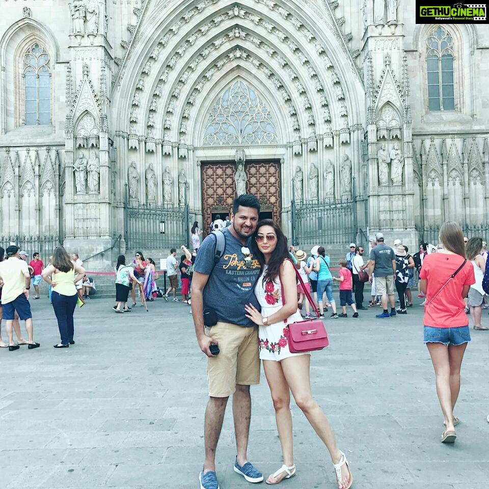 Pooja Salvi Instagram - Touristing around. #sagradafamilia #placadespanya #barcelonacathedral Barcelona, Spain