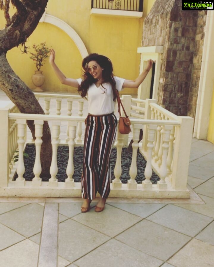 Pooja Salvi Instagram - High on life. #happymood #havingfun #boomerang Le Méridien Mahabaleshwar Resort & Spa