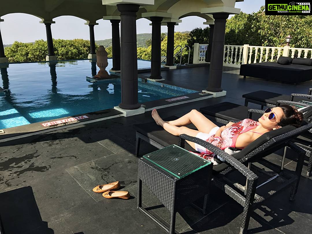 Pooja Salvi Instagram - #poolside #infinitypool #valleyview #relax Le Méridien Mahabaleshwar Resort & Spa