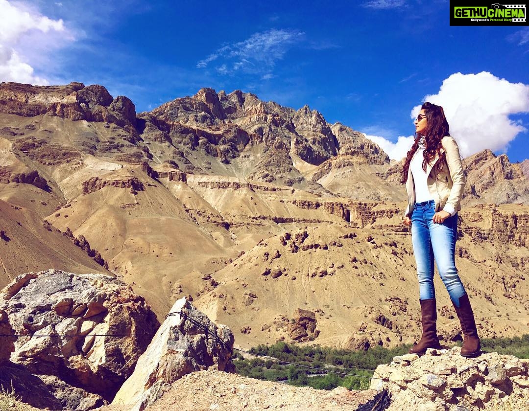 Pooja Salvi Instagram - #lehladakh #traveldiaries #kargiltoleh #roadtrip #beautifulview #mesmerising #nature Kargil - Ladakh
