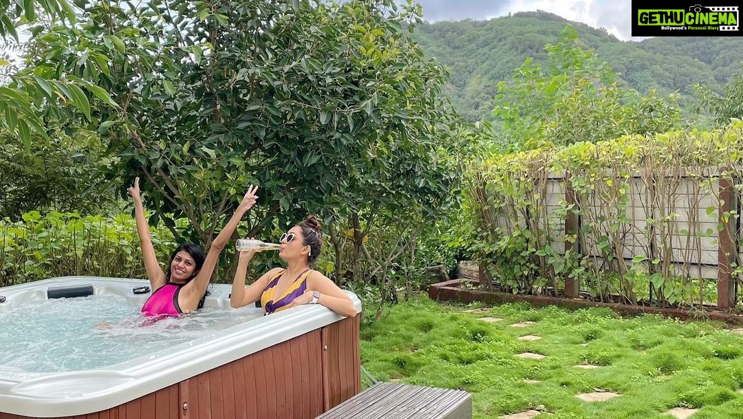 Pooja Salvi Instagram - There’s something about childhood friends that you just can’t replace💖👯♀️