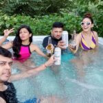 Pooja Salvi Instagram - Jacuzzi is all we need 🌤🕶👙 Nostravila