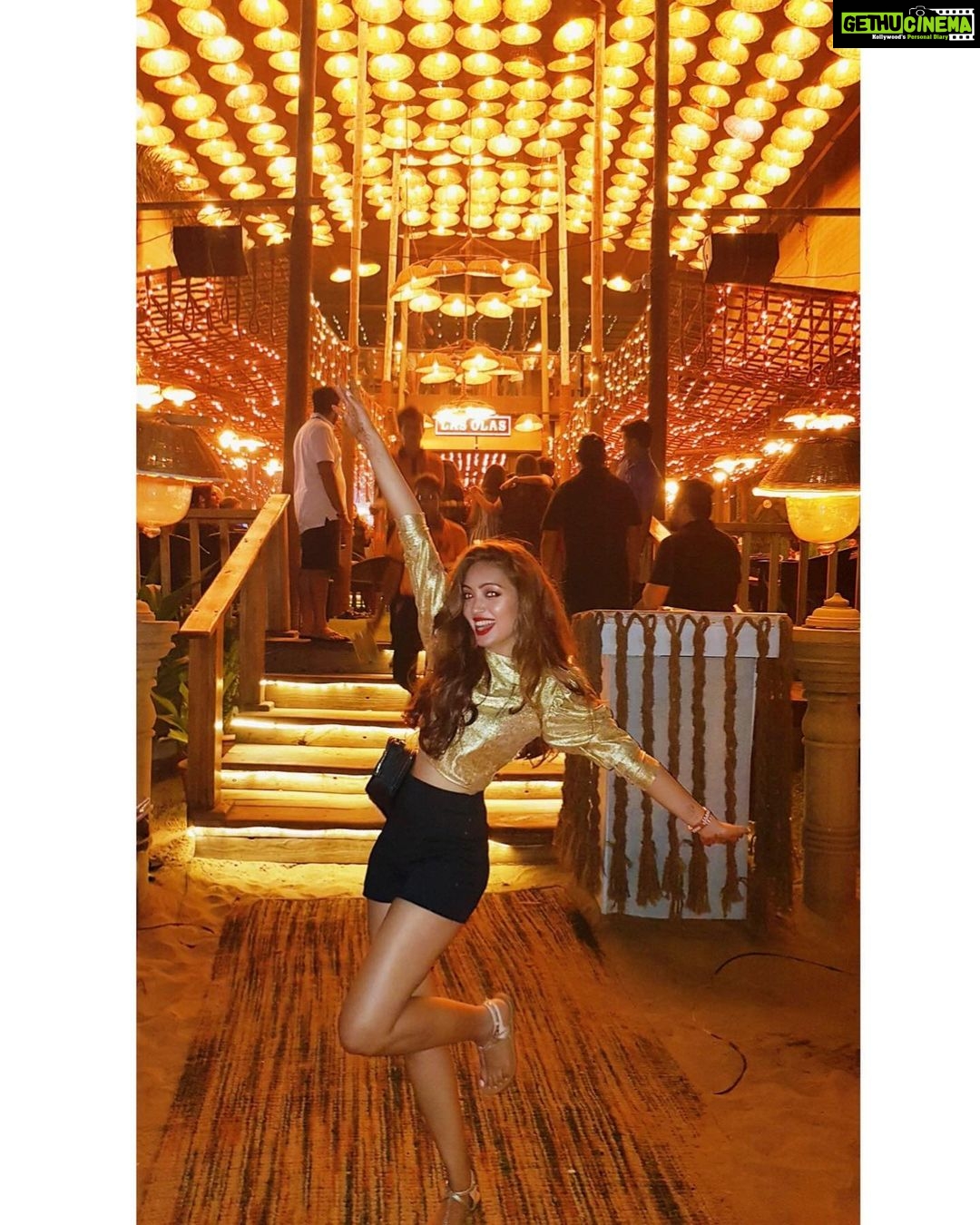 Pooja Salvi Instagram - โจ๐๐ผ๐๐ฅณ๐พ๐ #partytime #goanightlife #girlstrip #withmygirls๐