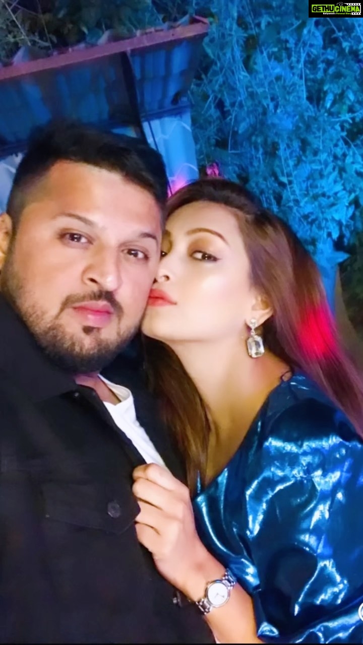 Pooja Salvi Instagram - Forever mine❤️♾ @hardik_chhajed #happy7 #happyanniversary