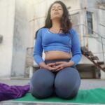 Poonam Bajwa Instagram – ✨✨✨✨🌞🌞🌞🌞#amazingsunnyday☀️
#turningup#inthemorning 
Photo poses before i do some real yoga !!!