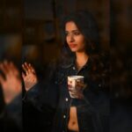 Poonam Bajwa Instagram - ✨✨✨✨#toastmegolden#feelingthelight#📸@unique_amit212 💄🎁@hairstylebynisha