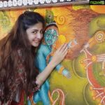 Poonam Kaur Instagram - At #guruvayoortemple .... #radha praying to #Krishna .... may there b peace .... n loads of love in this world ............😄😄😄😄😄