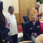 Poonam Kaur Instagram - When I walk into spaces I feel belonged too 😋😋😋... always wanted to b lawyer to legally fight .... some sweet conversation that I had with former #chiefjusticeofindia T.S Thakur sir n hell lotta lawyers ....like the people who take the toughest decisions for betterment of the nation ....#jaihind