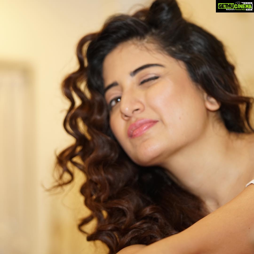 Poonam Kaur Instagram - I wanted to b a simple happy girl ..... I did not know.....only PAIN turns u into a strong 💪 woman.