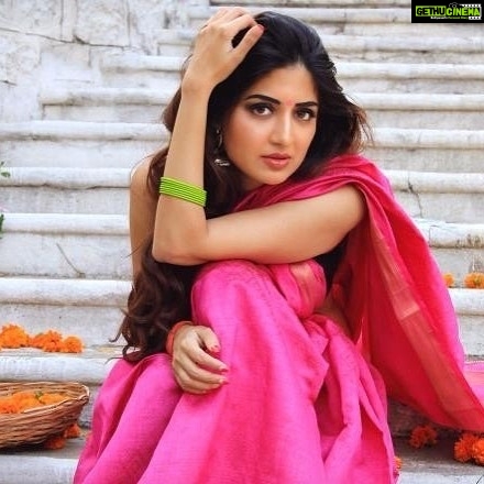 Poonam Kaur Instagram - "Always be aware of how you speak to yourself,every word is heard loudly even if they are said in the silence of your mind " ......💑 #peace #love #bepositive #loveyourself