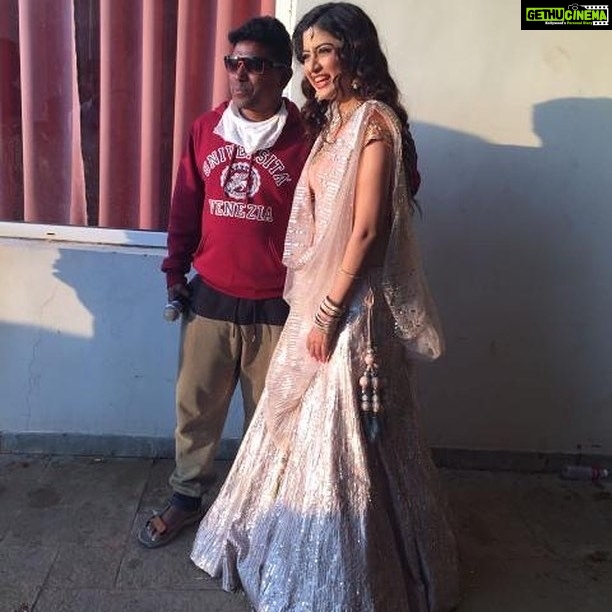 Poonam Kaur Instagram - Looking forward for this in particular .... had so much of fun dancing on this particular punjabi Telugu no ..... #friendsinlaw