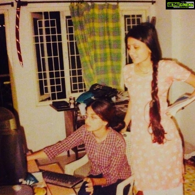 Poonam Kaur Instagram - My studious self with my sista..... all I wanted to become was a lawyer....😇