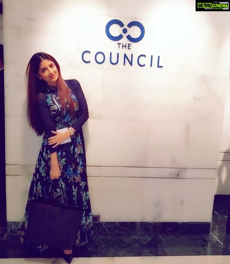 Poonam Kaur Instagram - The #leadershipsummit2017 in @nehalsaraogiofficial #versace #charleskeith (my luckiest day in blue)