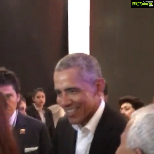 Poonam Kaur Instagram - He is a very godly person .... humbled by the experience... thank u god for getting me closer to people I deeply love and respect ❤️❤️❤️❤️ #barackobama #michelleobama #oprahwinfrey #poonamkaur #pklove #pk #realisrare