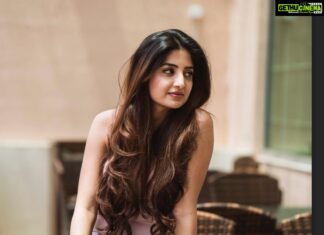 Poonam Kaur Instagram - A woman who opens her heart to love you , when it’s already broken , is braver than any person you will meet . #stevebenson