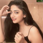 Poonam Kaur Instagram - Is #ladydon ko pakadna mushkil hi nahi namumkin hai .....😜😎