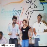 Poonam Kaur Instagram - 10 k run hyd @vijaydeverakonda_offl #hyderabad #10krun #poonamkaur #sureshbabu #health #vijayadevarakonda