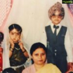 Poonam Kaur Instagram - Pehle sey hi over protective hai bade bhai Saab .... dekho mujh bichari ko 😂😂😂😂😂