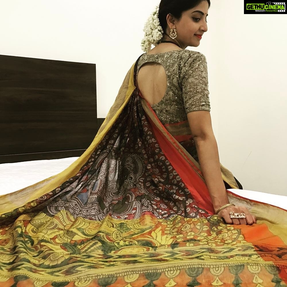 Poonam Kaur Instagram - Story of #Radhakrishna painted on this beautiful #kalamkari saree #handloom #nationalhandloomsday #indiancraft #indianculture #indianweavers #craftsandweaves #india #iwearhandlooms
