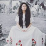 Poonam Kaur Instagram - ‘’ yog for me is unification of Manasa , vacha ,karmana ‘’ Wishing you all heartfully #InternationalDayOfYoga  #2021 ‘’ मेरे देश ने दुनिया में सिर्फ़ बुद्ध दिए हैं , युद्ध नही ‘’ जय हिंद !!!