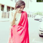 Poonam Kaur Instagram – When u feel shy i😍 #iwearhandloom #monday #khadi #kota