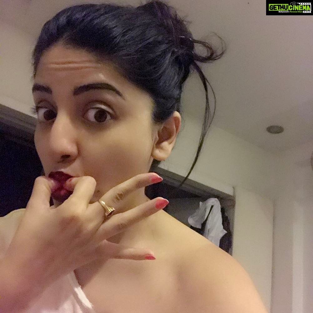 Poonam Kaur Instagram - #wishtlepodu I realised I just got verified ๐๐โค๏ธ๏ธ๐๐๐โค๏ธโค๏ธโค๏ธthank u #instaselfie #instagram
