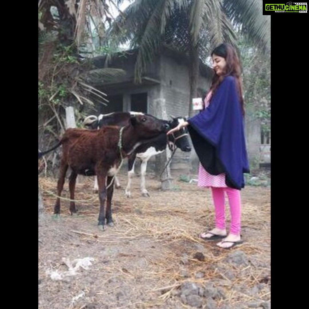 Poonam Kaur Instagram - Wondering the connect #2012 #2014 #2016 #2018 #2020 #hyderabad #rajmundry #kodai #srisailam #tamilnadu #haridwar #ganga #pakistan