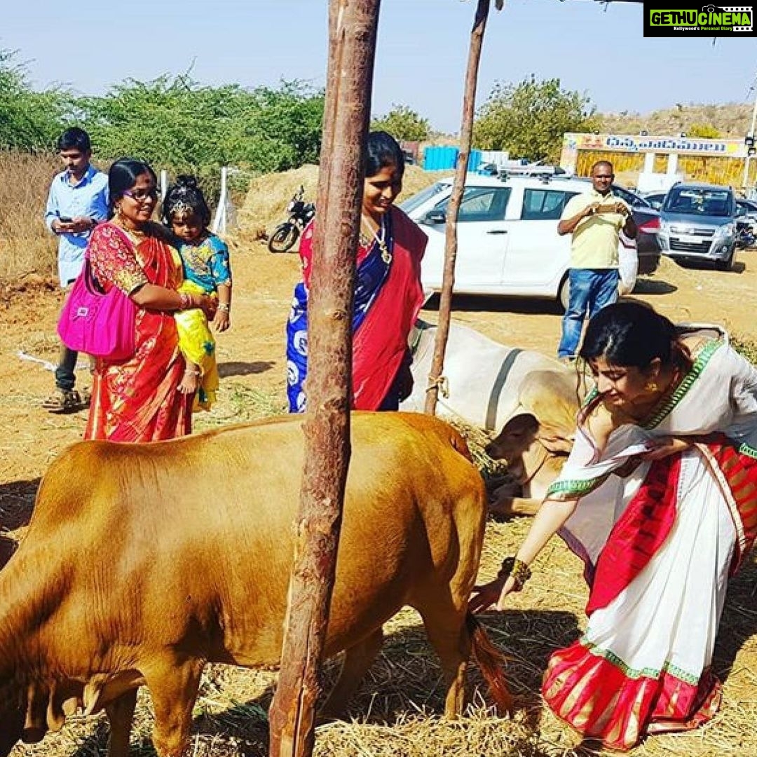 Poonam Kaur Instagram - Wondering the connect #2012 #2014 #2016 #2018 #2020 #hyderabad #rajmundry #kodai #srisailam #tamilnadu #haridwar #ganga #pakistan
