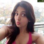 Poonam Kaur Instagram - Just a selfie with my new #ipadpro 😘😍😘
