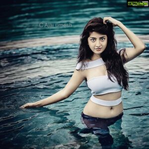 Poonam Kaur Instagram - Thank u for #3k + followers after being pvt n selective ... Thank u for all the love .... Need your best wishes😘😘😘😘