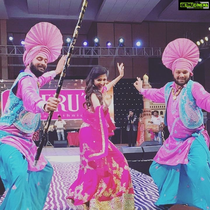 Poonam Kaur Instagram - Being a Sikh itself is a celebration !!! Wishing everyone a very very happy baisakhi .... #happybaisakhi #khalsapanth "waheguru ji da khalsa waheguru ji di fateh"