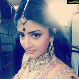 Poonam Kaur Instagram - Hmmm..... So where ...where ....where is the Prince charming ??? Do fairy tales exist .... 😂😋😘😜😍 .... #dreams❤