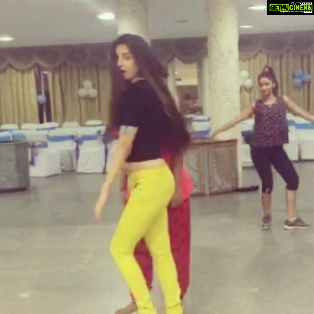 Poonam Kaur Instagram - So who is doing a #sunnyleone ..lol I mean the song..... Work is happiness ...#countryclubhyd #poonamkaur