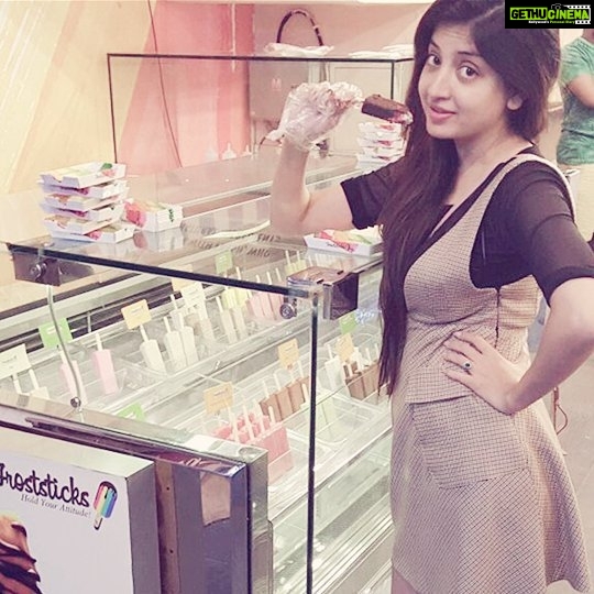 Poonam Kaur Instagram - Congratulations to my bestie....New ice creams in town #frosticks ...yummiest ...😋😘😝😝😝...love u to the moon n back