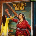 Poonam Kaur Instagram – Aisi mothers ab kahan rahi….😜😂😝
Aisey posters kahan rahey…😋😍😘
Aisi betiyaan kahan rahi….😄😋😘