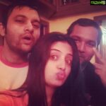 Poonam Kaur Instagram – The budday selfie! Muaaaaah!