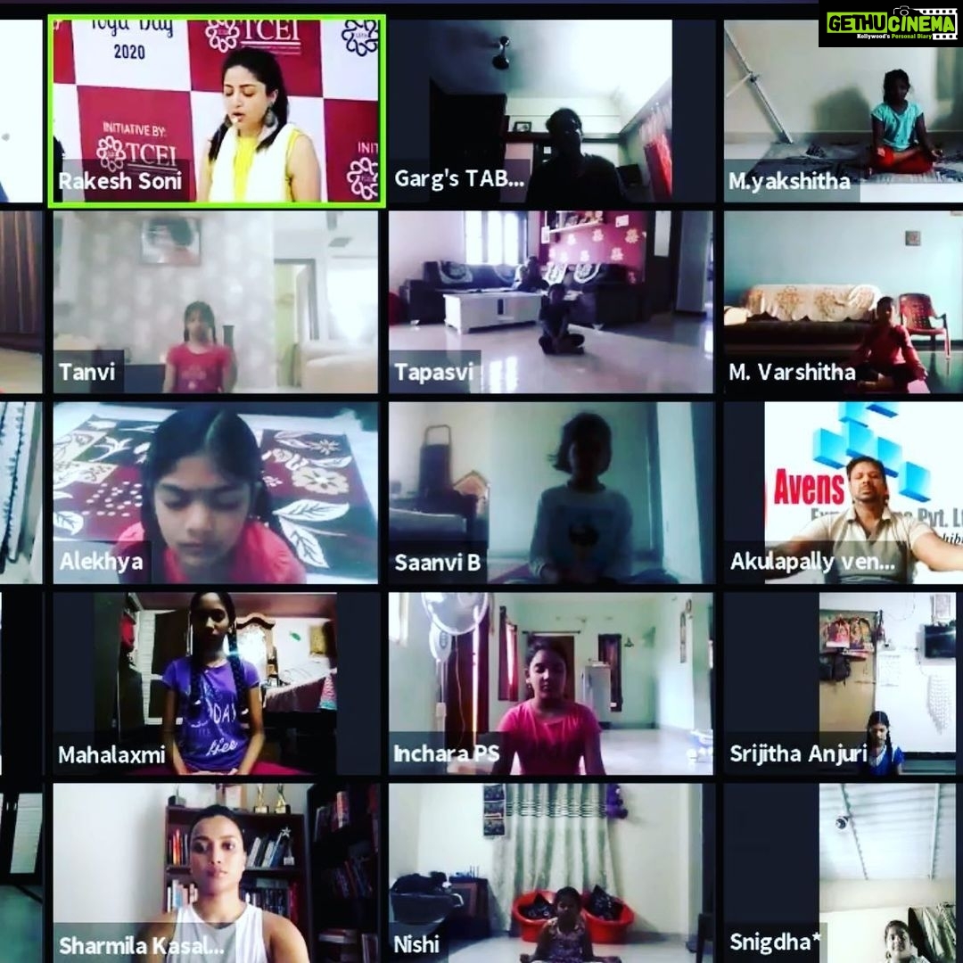 Poonam Kaur Instagram - Such amazing start to #internationalyogaday with #kids to #elders with #TCEI #TEFA #telangana #poonamkaur #love #life #righteousness